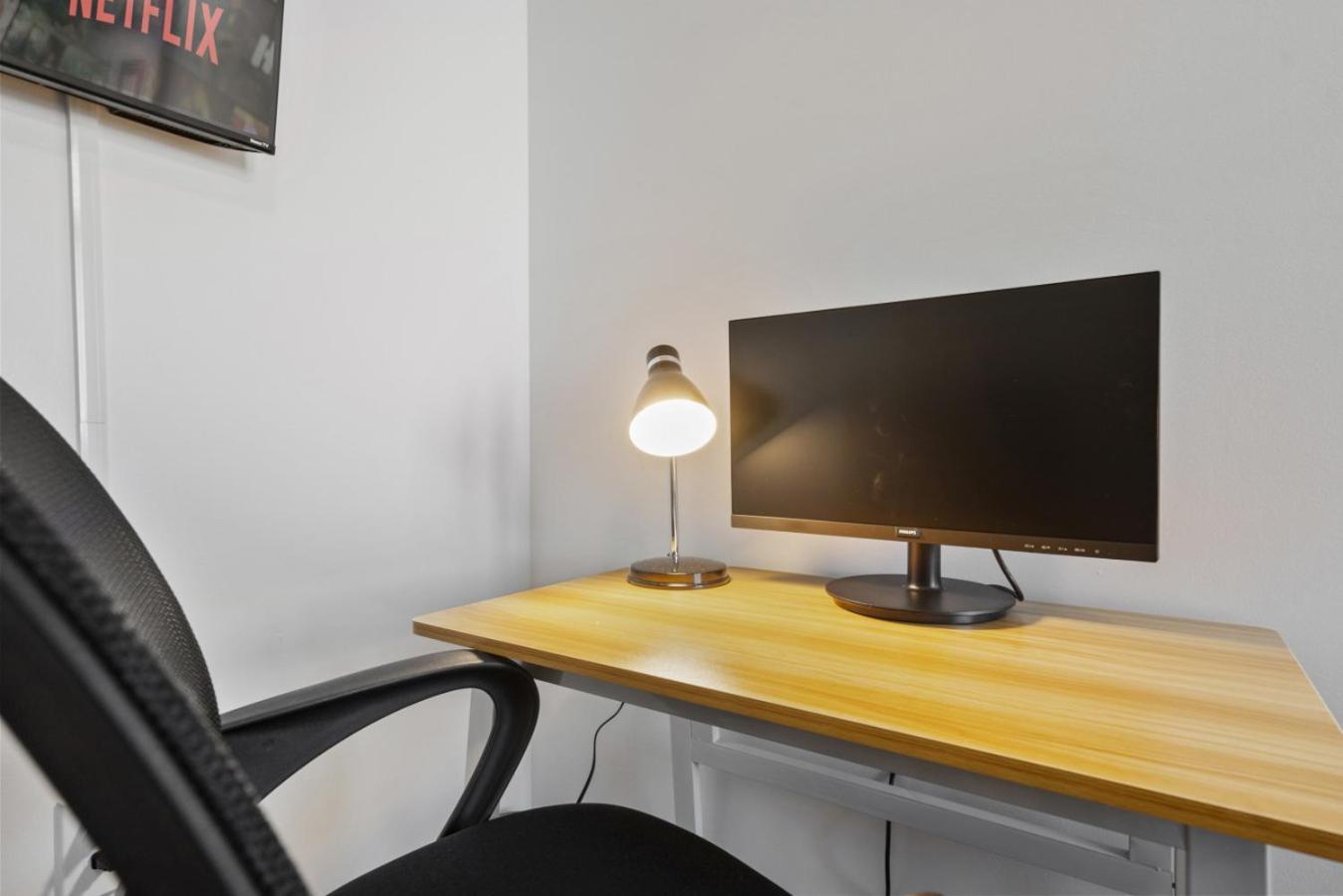 Cozy Charm - Spacious, Parking, Balcony, Gym