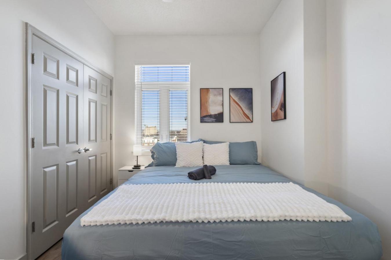 Cozy Charm - Spacious, Parking, Balcony, Gym Apartment