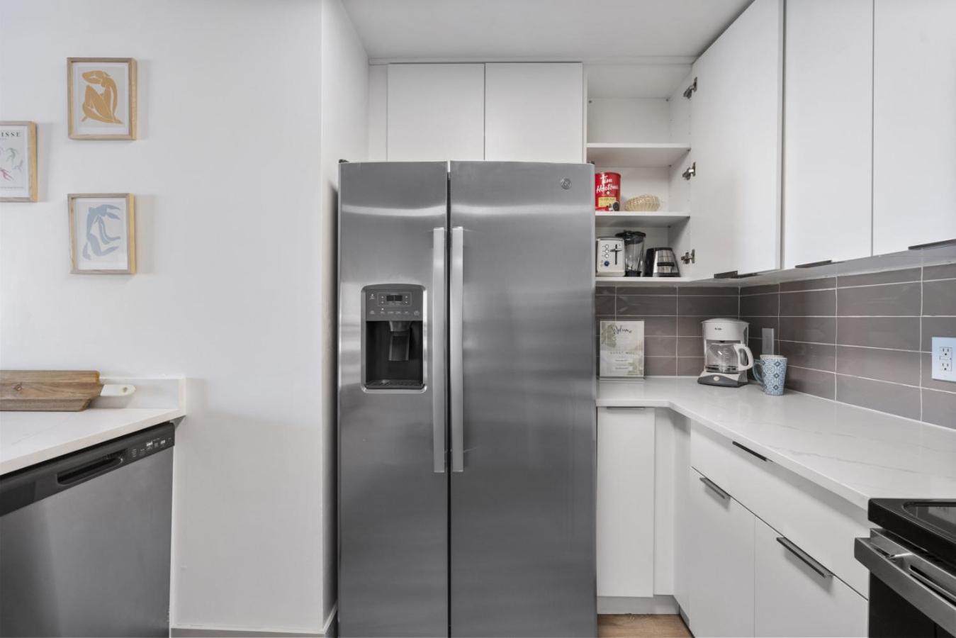 Cozy Charm - Spacious, Parking, Balcony, Gym