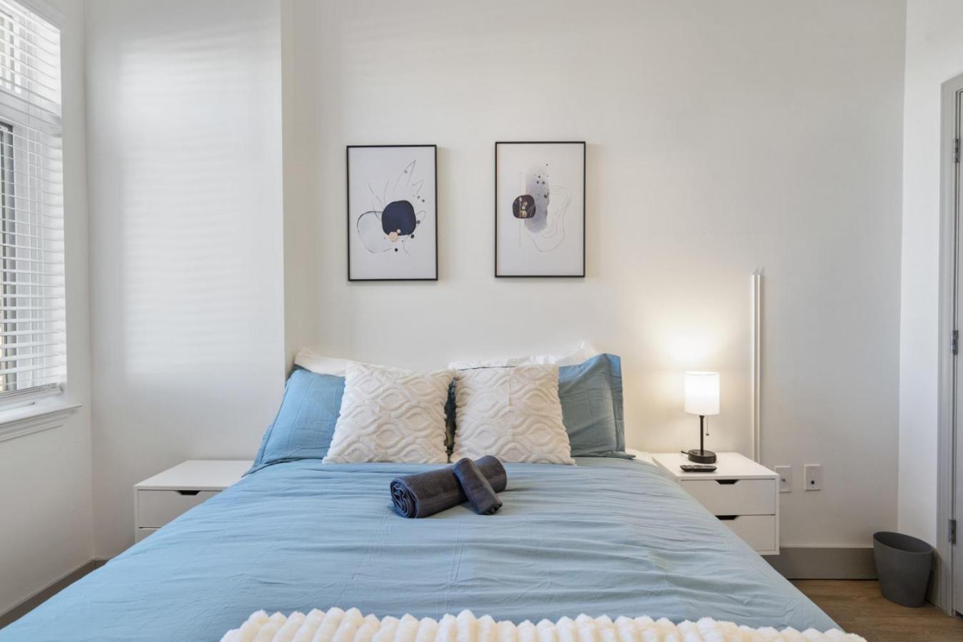 Cozy Charm - Spacious, Parking, Balcony, Gym Apartment *