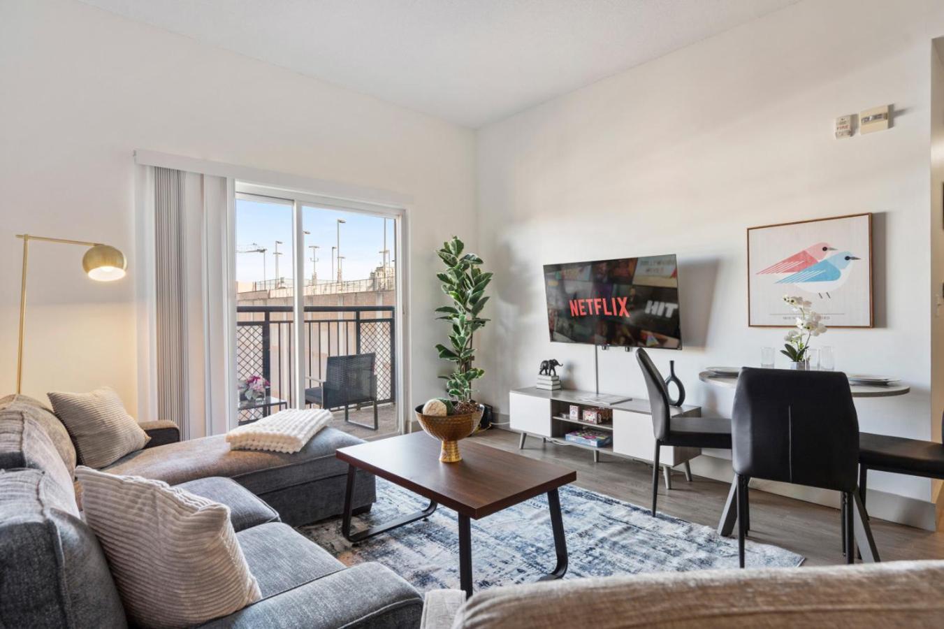 Cozy Charm - Spacious, Parking, Balcony, Gym