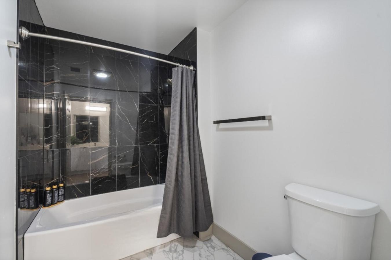 Bright Uptown Bliss - Free Parking, Walkable, Views