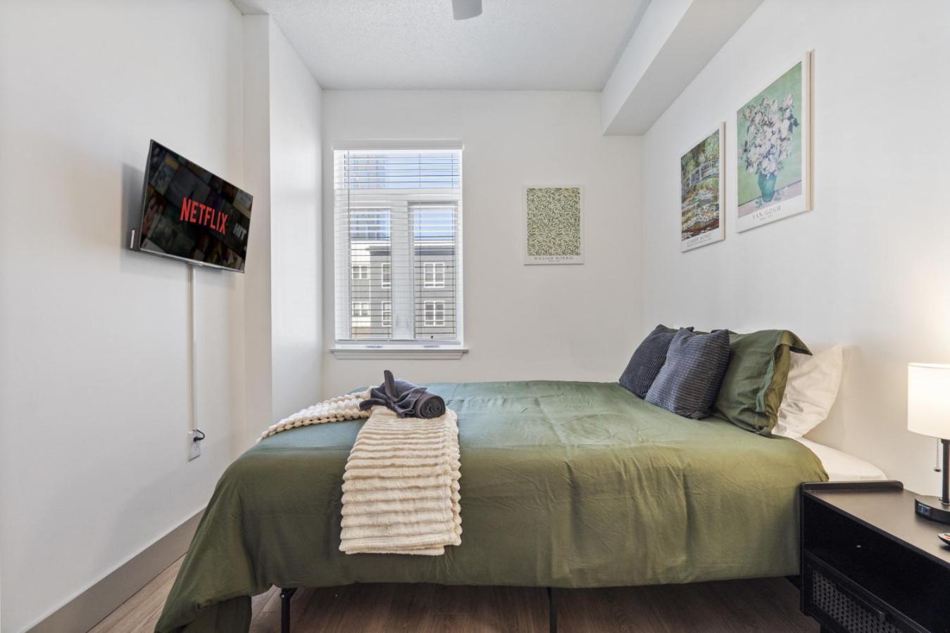 Apartment Bright Uptown Bliss - Free Parking, Walkable, Views