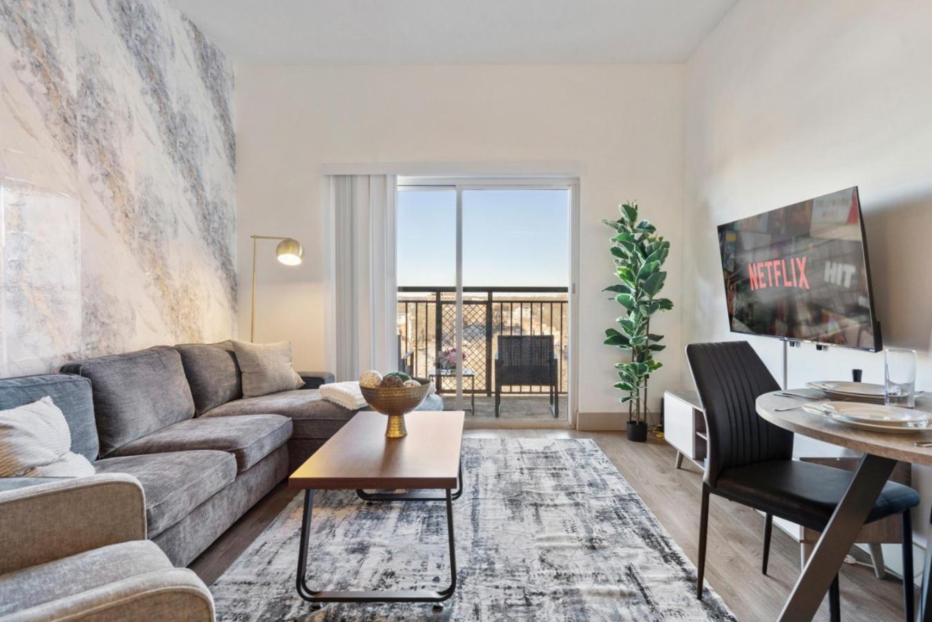 Cozy Charm - Spacious, Parking, Balcony, Gym Apartment *