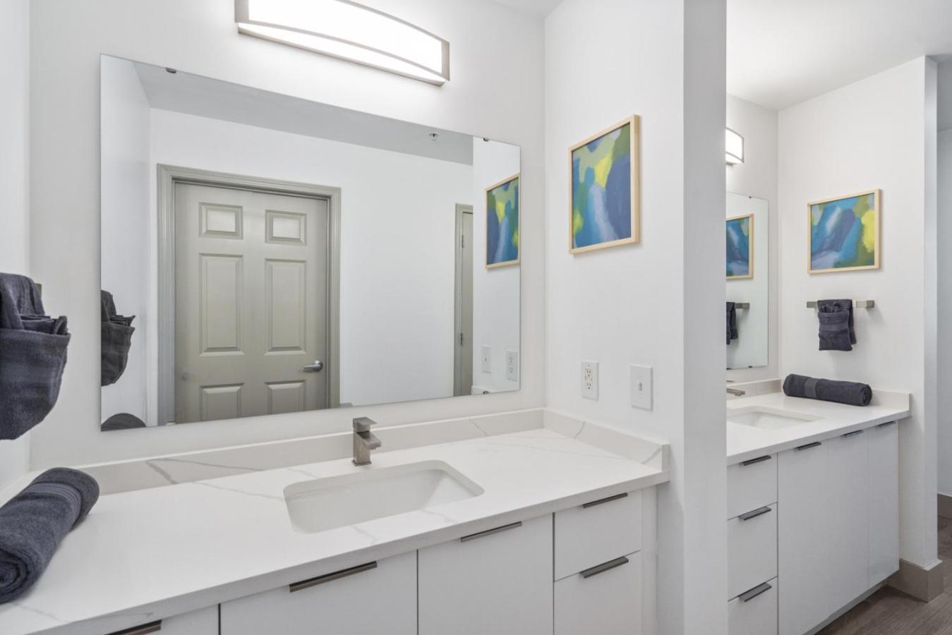 Bright Uptown Bliss - Free Parking, Walkable, Views Charlotte