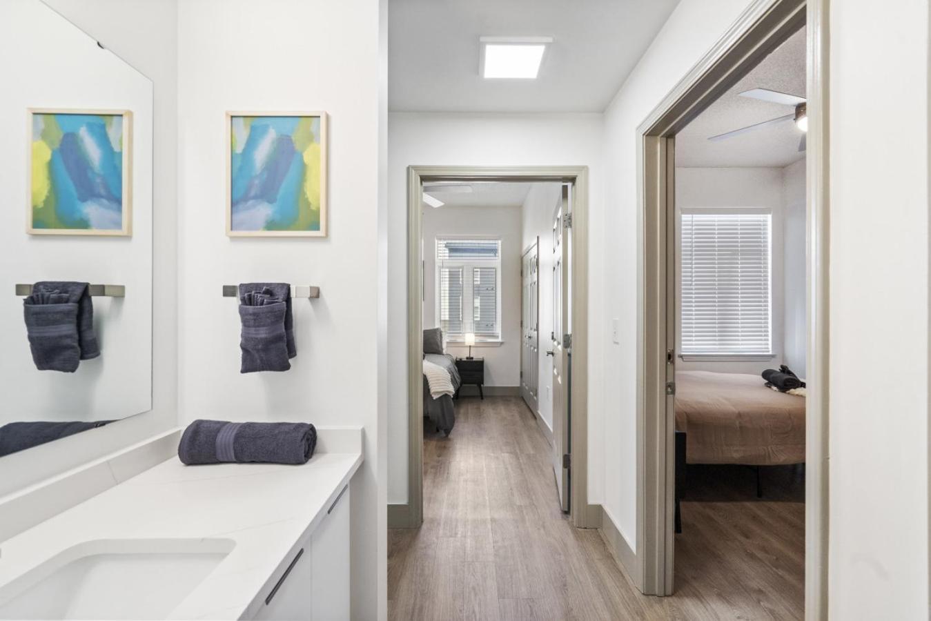 Bright Uptown Bliss - Free Parking, Walkable, Views
