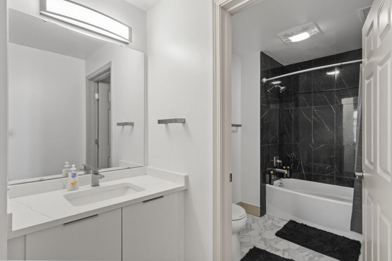 Apartment Urban Oasis - Balcony, Free Parking, Views, Gym