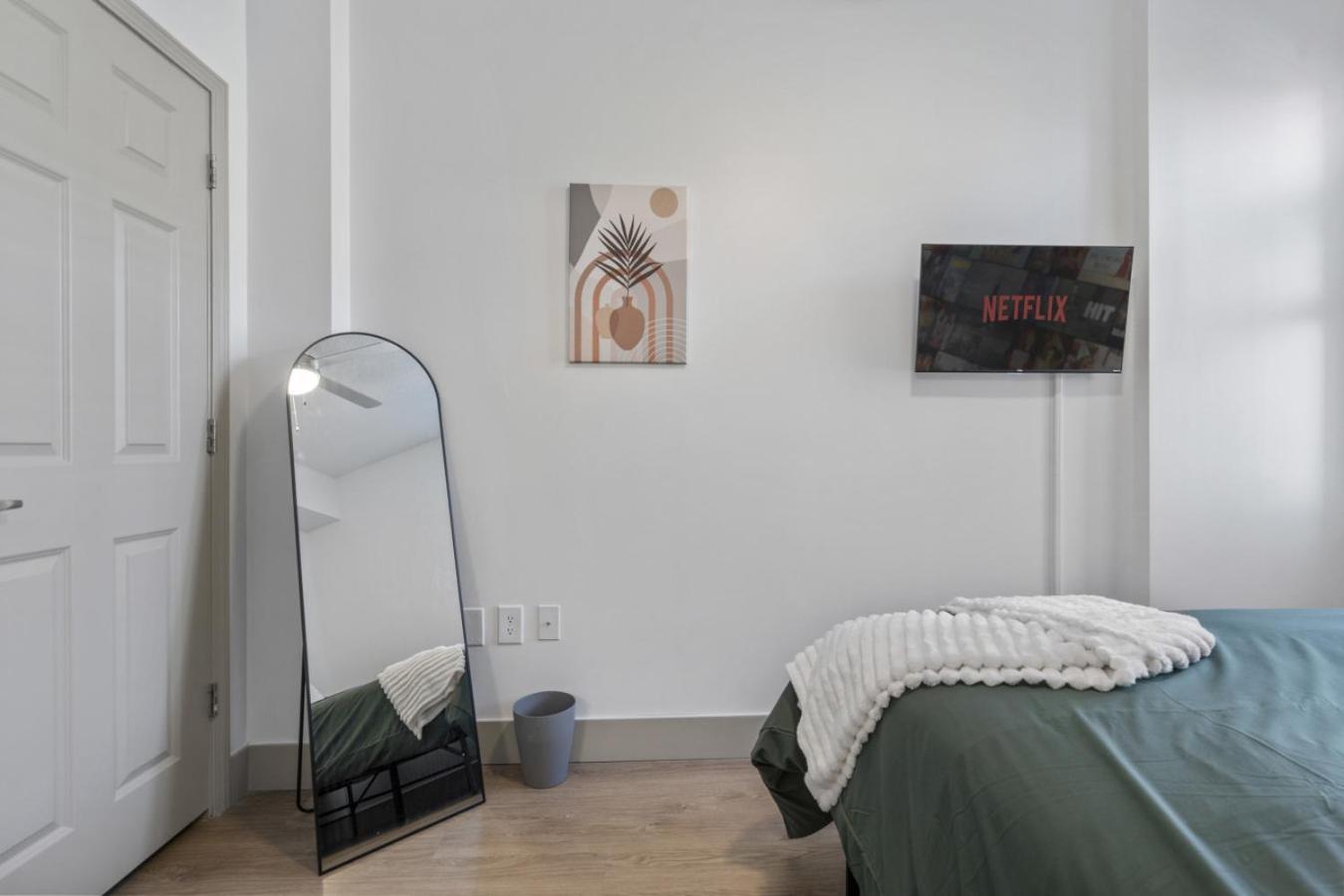 Urban Oasis - Balcony, Free Parking, Views, Gym * Charlotte