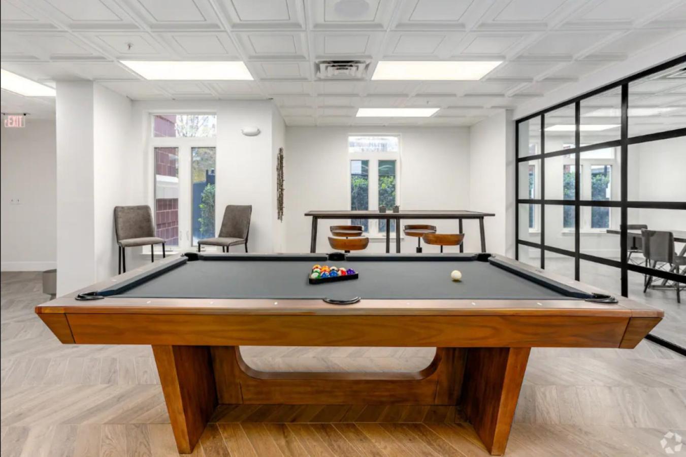 Bright Uptown Bliss - Free Parking, Walkable, Views