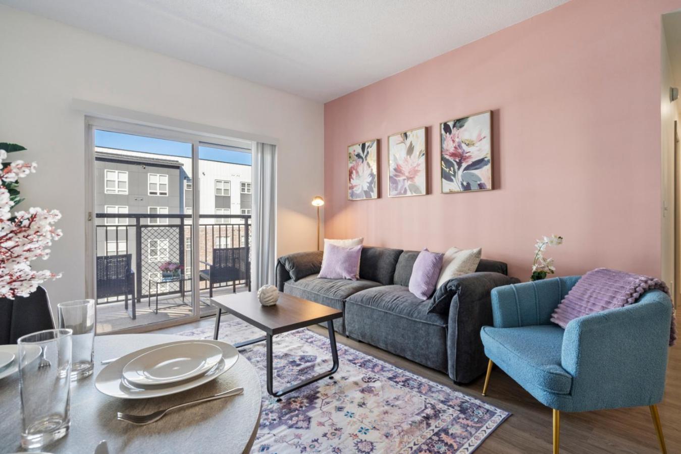 Apartment Bright Uptown Bliss - Free Parking, Walkable, Views
