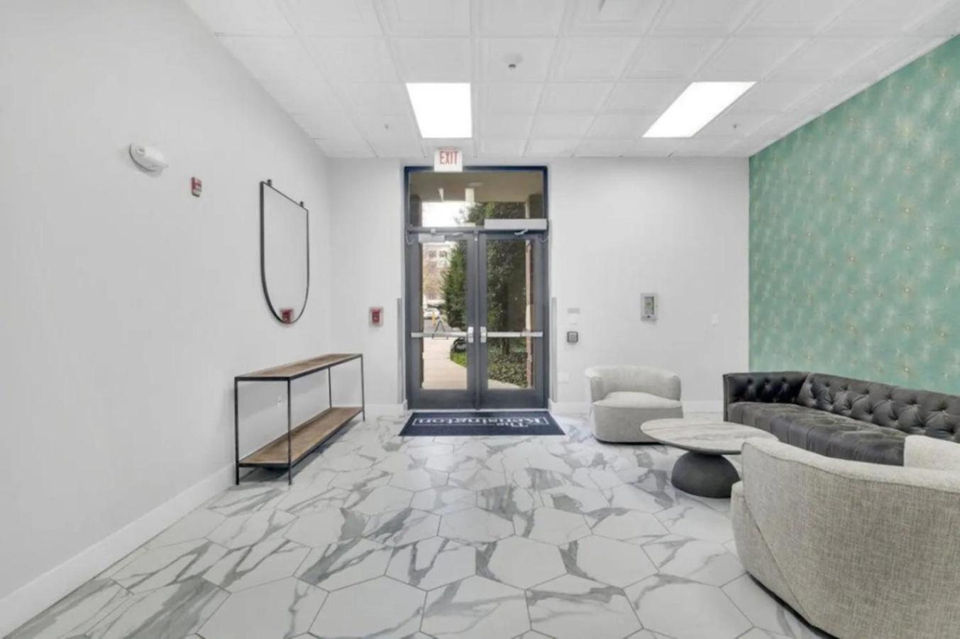 Bright Uptown Bliss - Free Parking, Walkable, Views