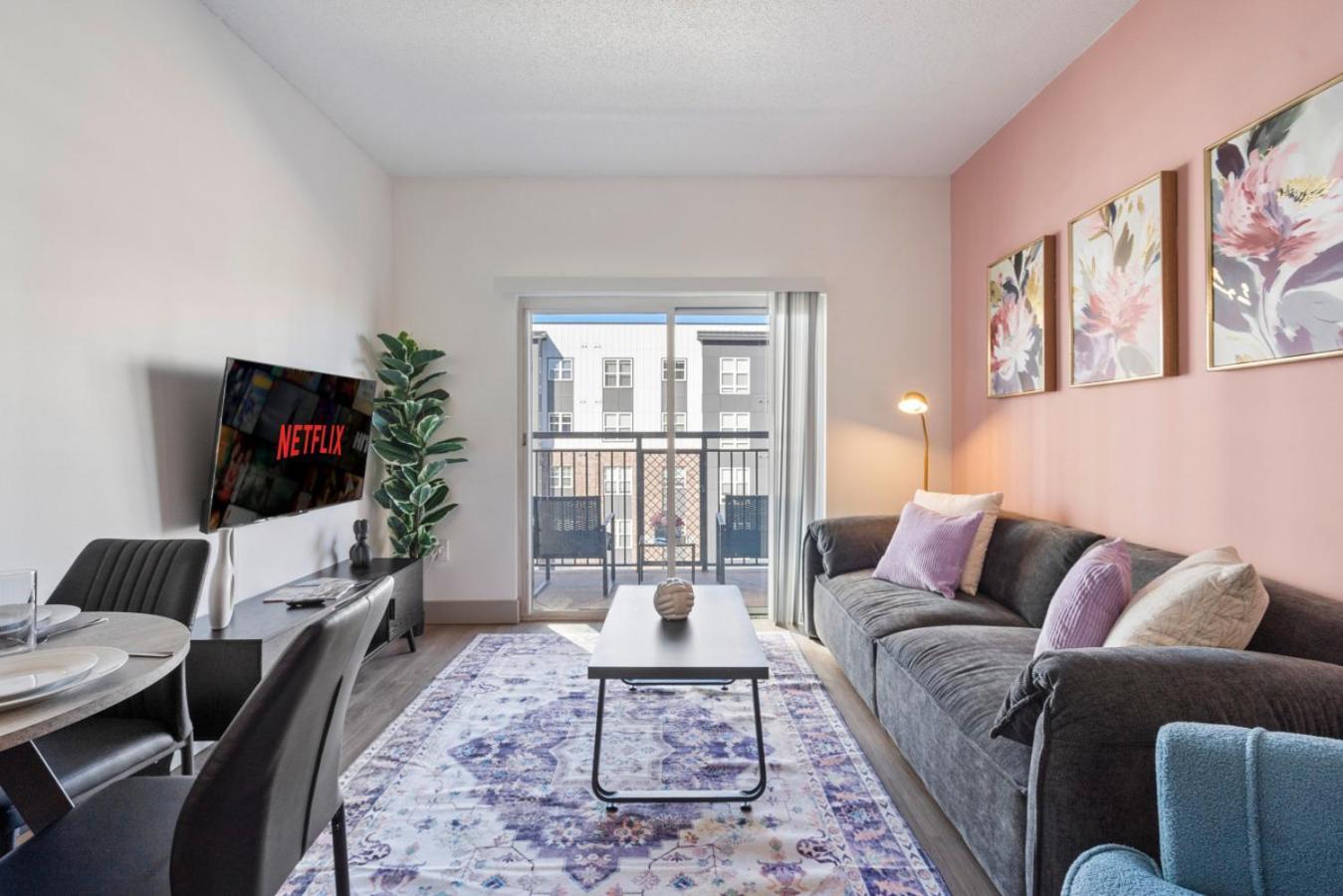 Apartment Bright Uptown Bliss - Free Parking, Walkable, Views