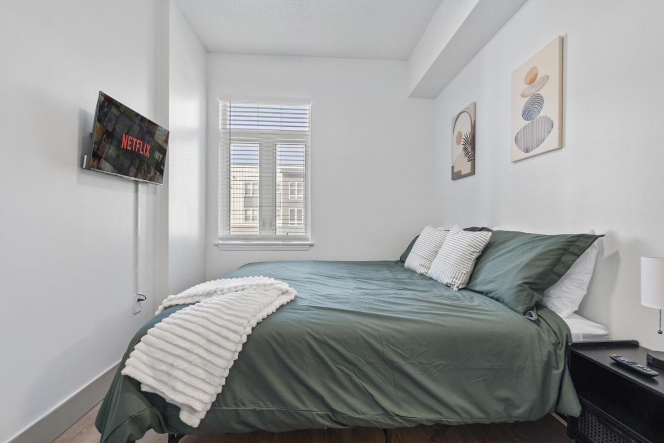 Apartment Urban Oasis - Balcony, Free Parking, Views, Gym *