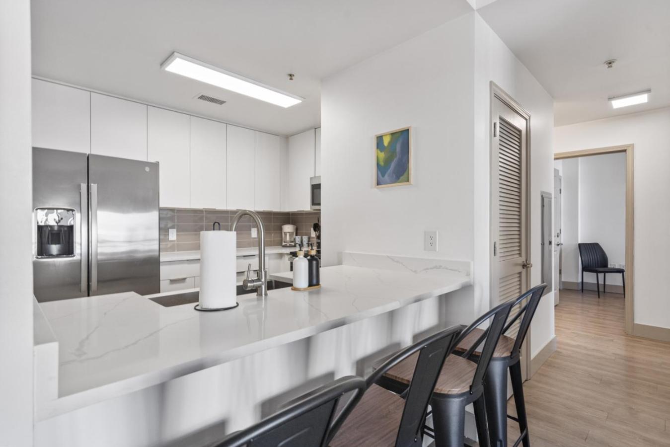 Bright Uptown Bliss - Free Parking, Walkable, Views Apartment Charlotte