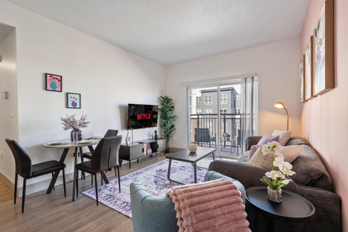 Bright Uptown Bliss - Free Parking, Walkable, Views * Charlotte