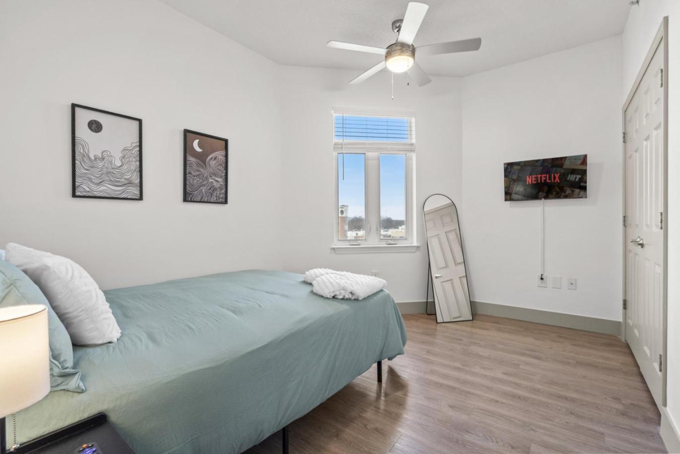 Urban Oasis - Balcony, Free Parking, Views, Gym Apartment Charlotte