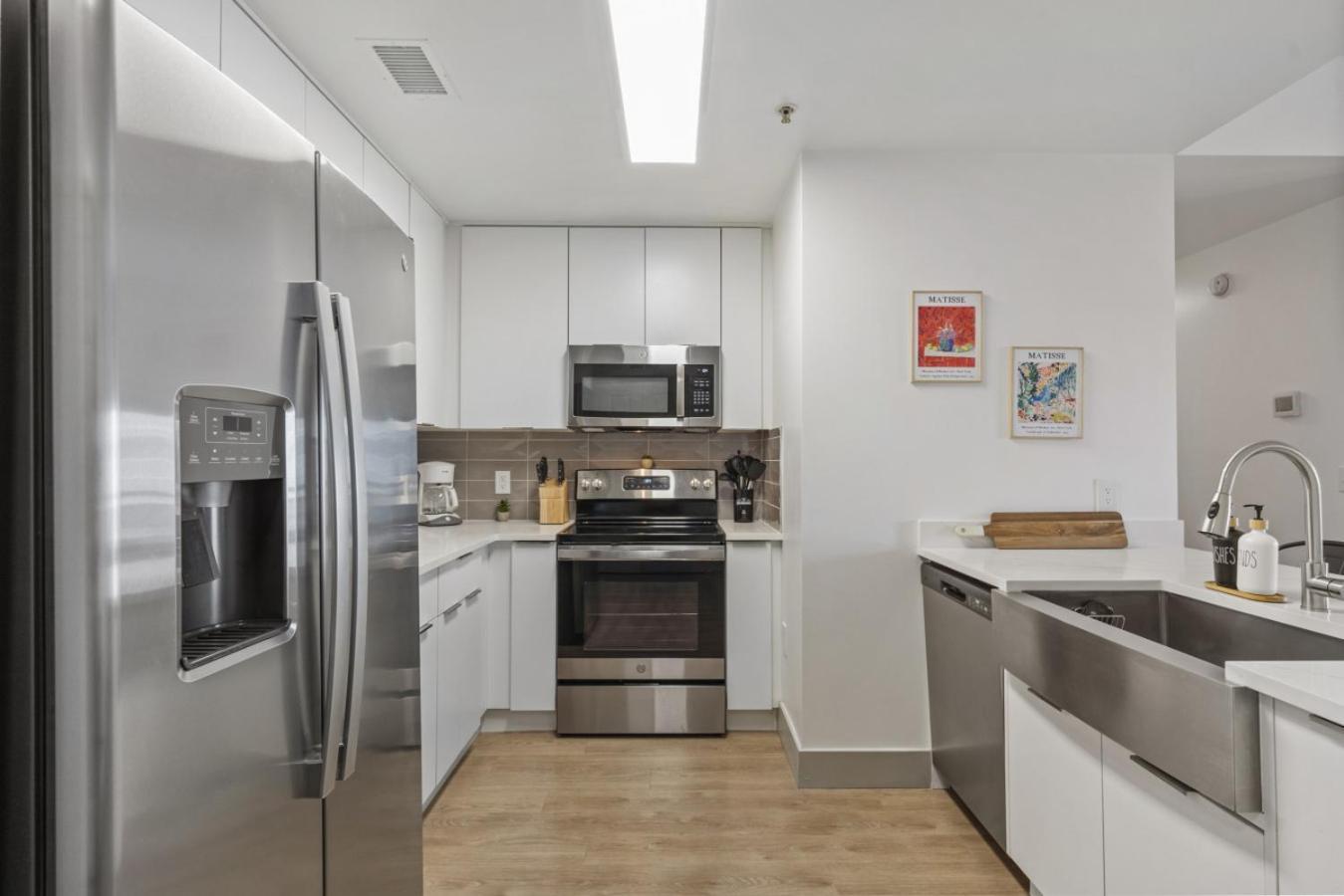 Urban Oasis - Balcony, Free Parking, Views, Gym Apartment