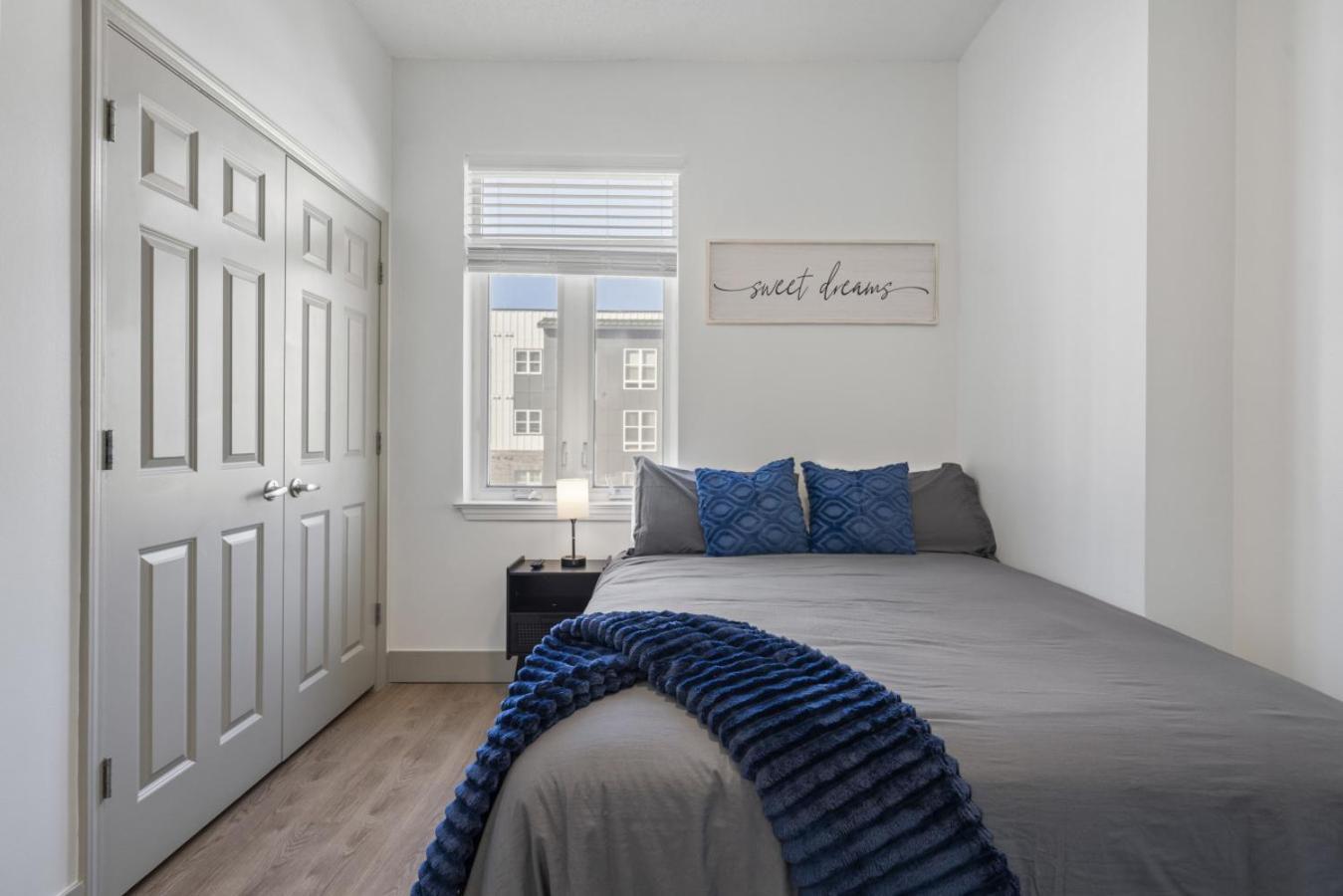 Urban Oasis - Balcony, Free Parking, Views, Gym Apartment *