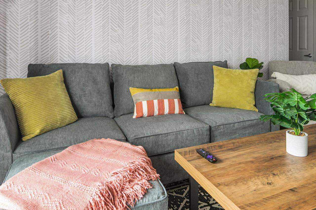 Urban Retreat - Free Parking, Wifi, Walk To Stadium