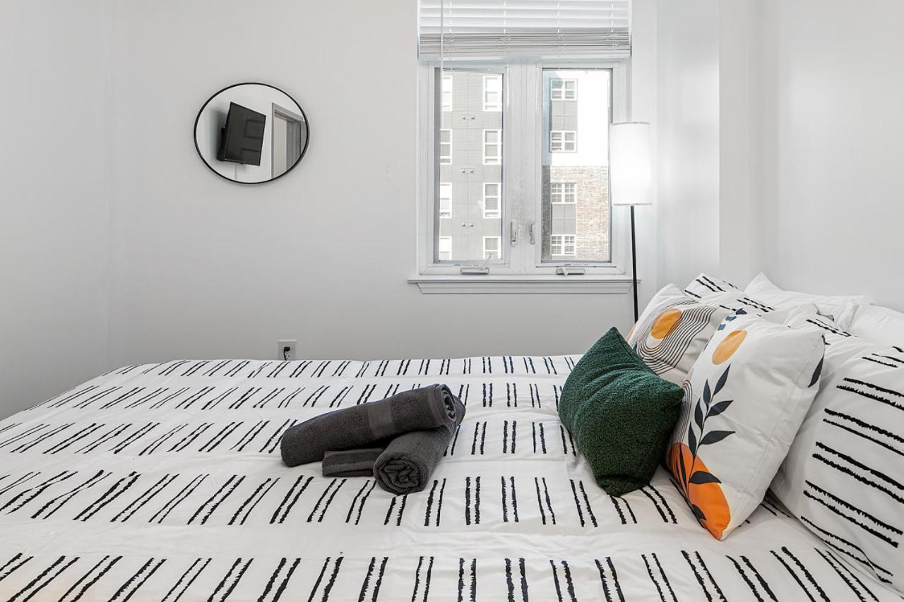 Urban Retreat - Free Parking, Wifi, Walk To Stadium Apartment *