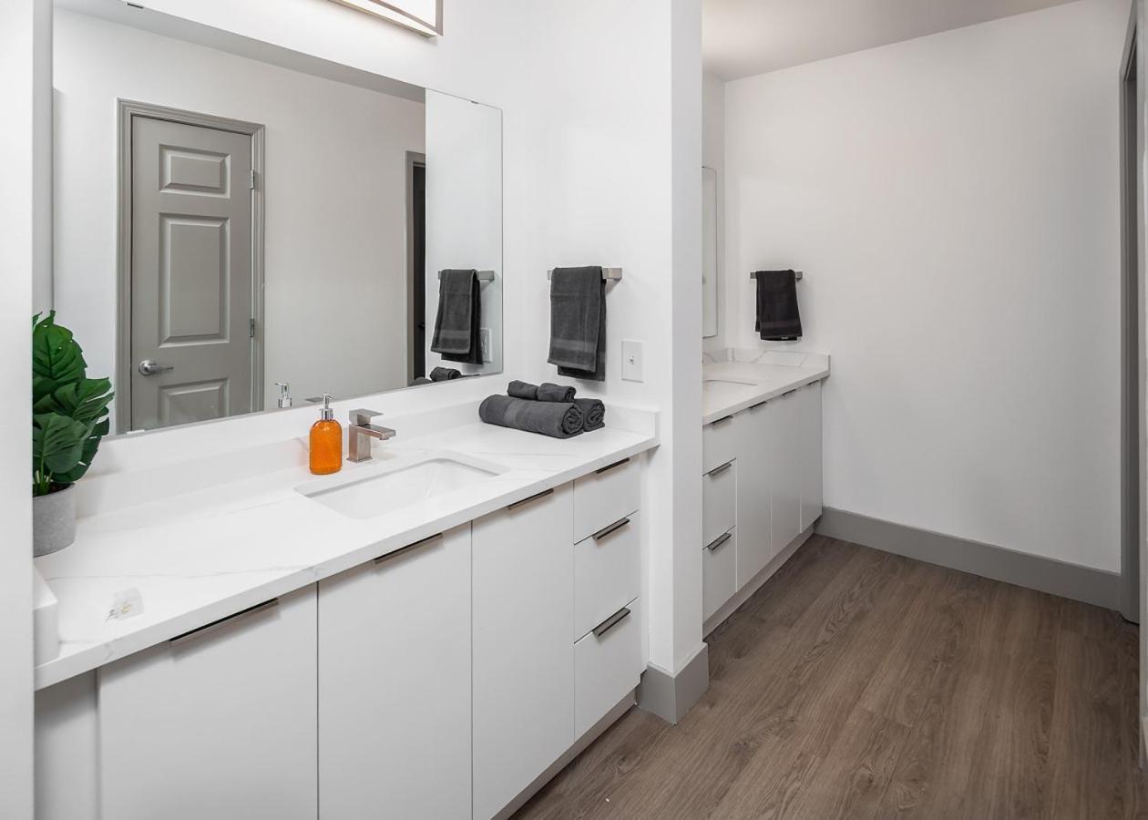 Urban Retreat - Free Parking, Wifi, Walk To Stadium Apartment