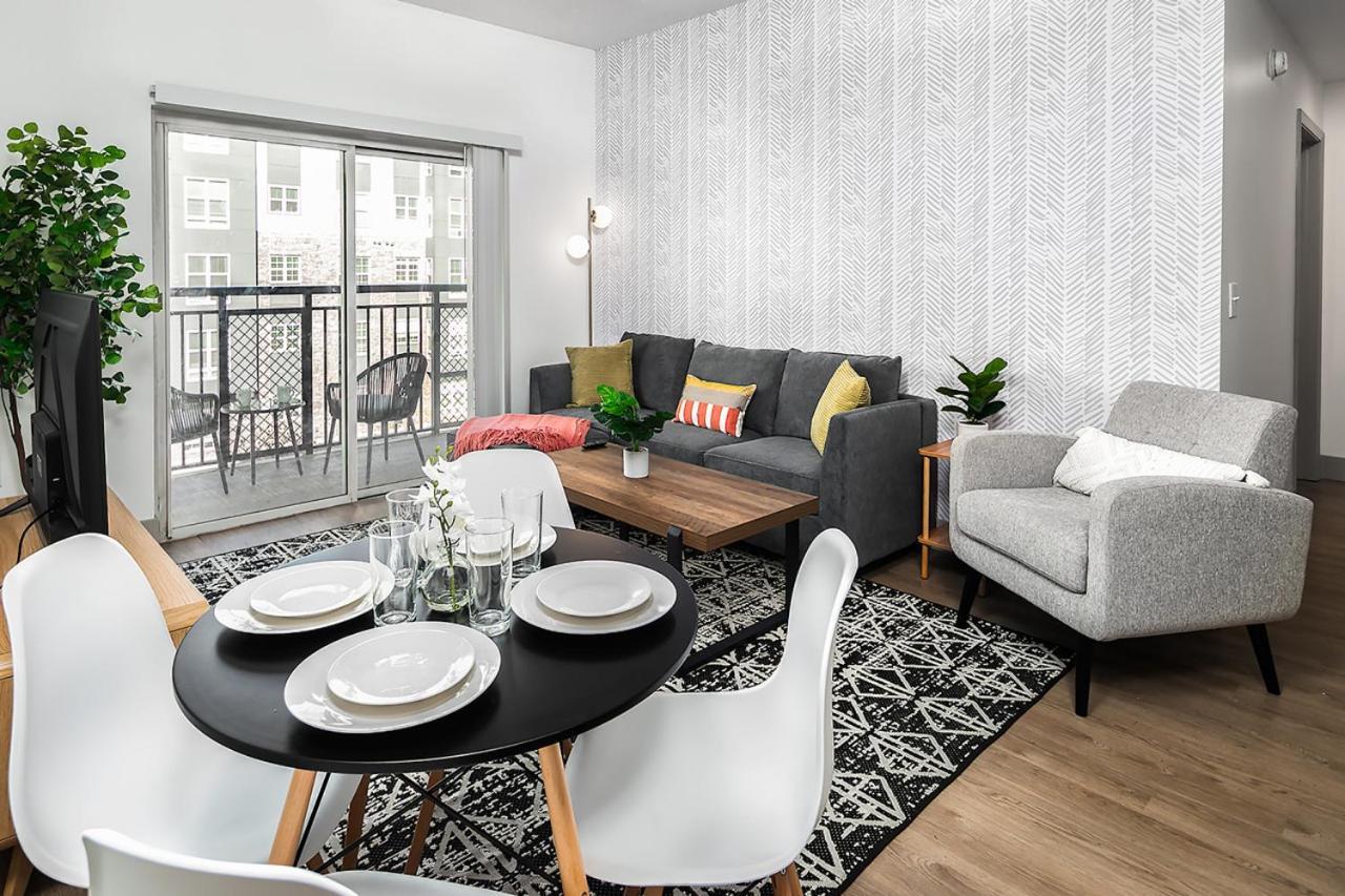 Urban Retreat - Free Parking, Wifi, Walk To Stadium Apartment *