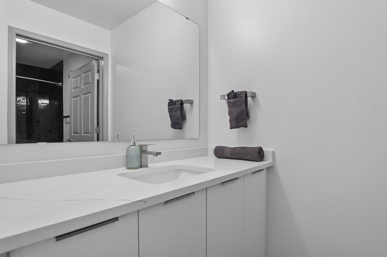 Cozy Urban Getaway - Free Parking, Gym, Stadium Apartment