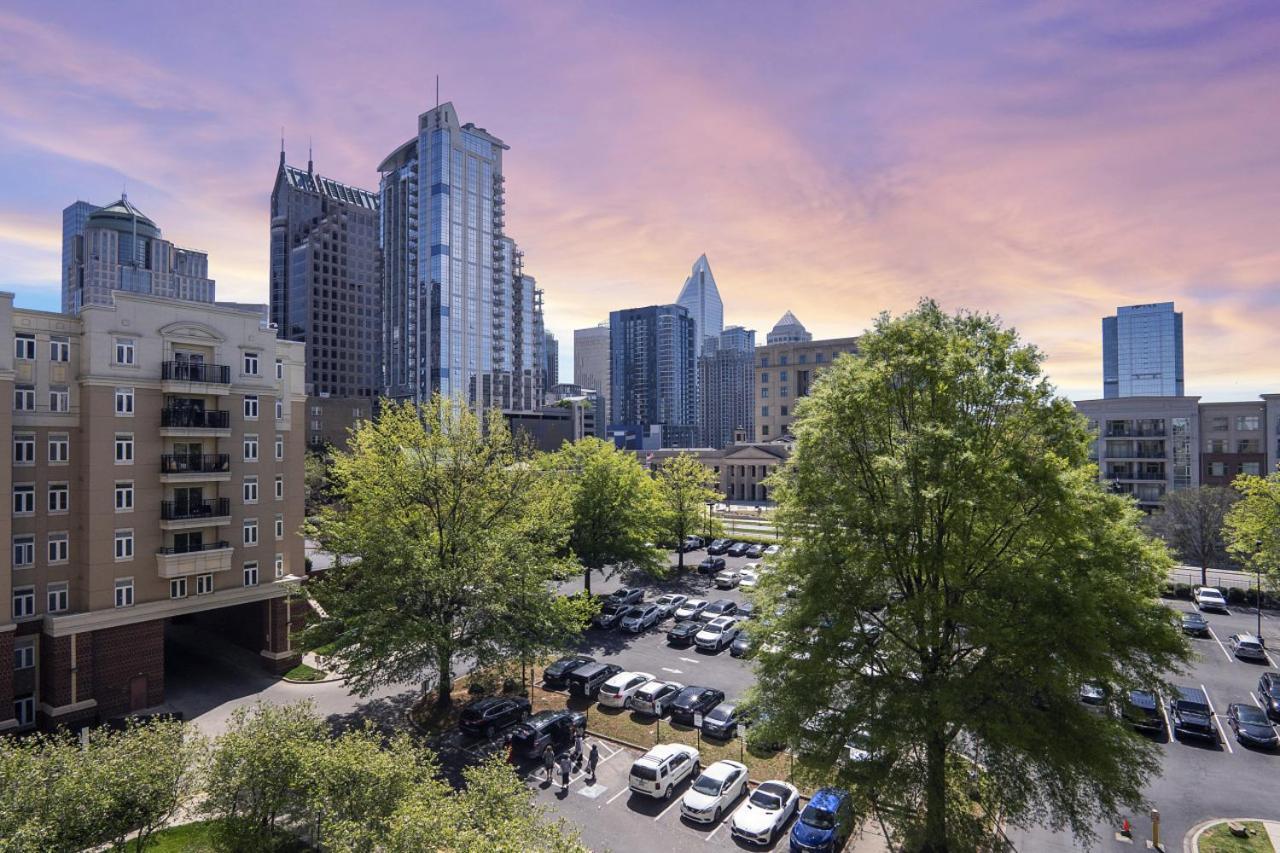 Cozy Urban Getaway - Free Parking, Gym, Stadium * Charlotte