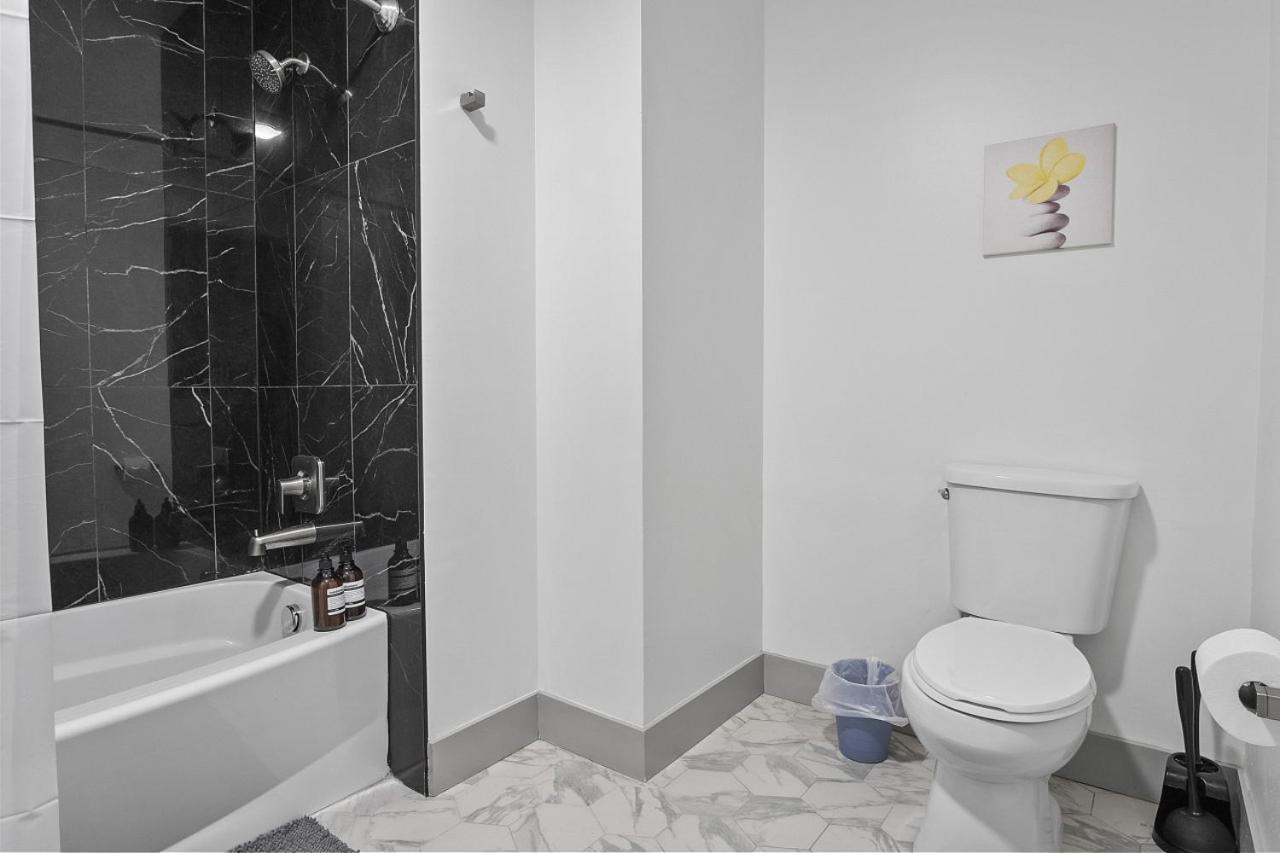 Apartment Cozy Urban Getaway - Free Parking, Gym, Stadium