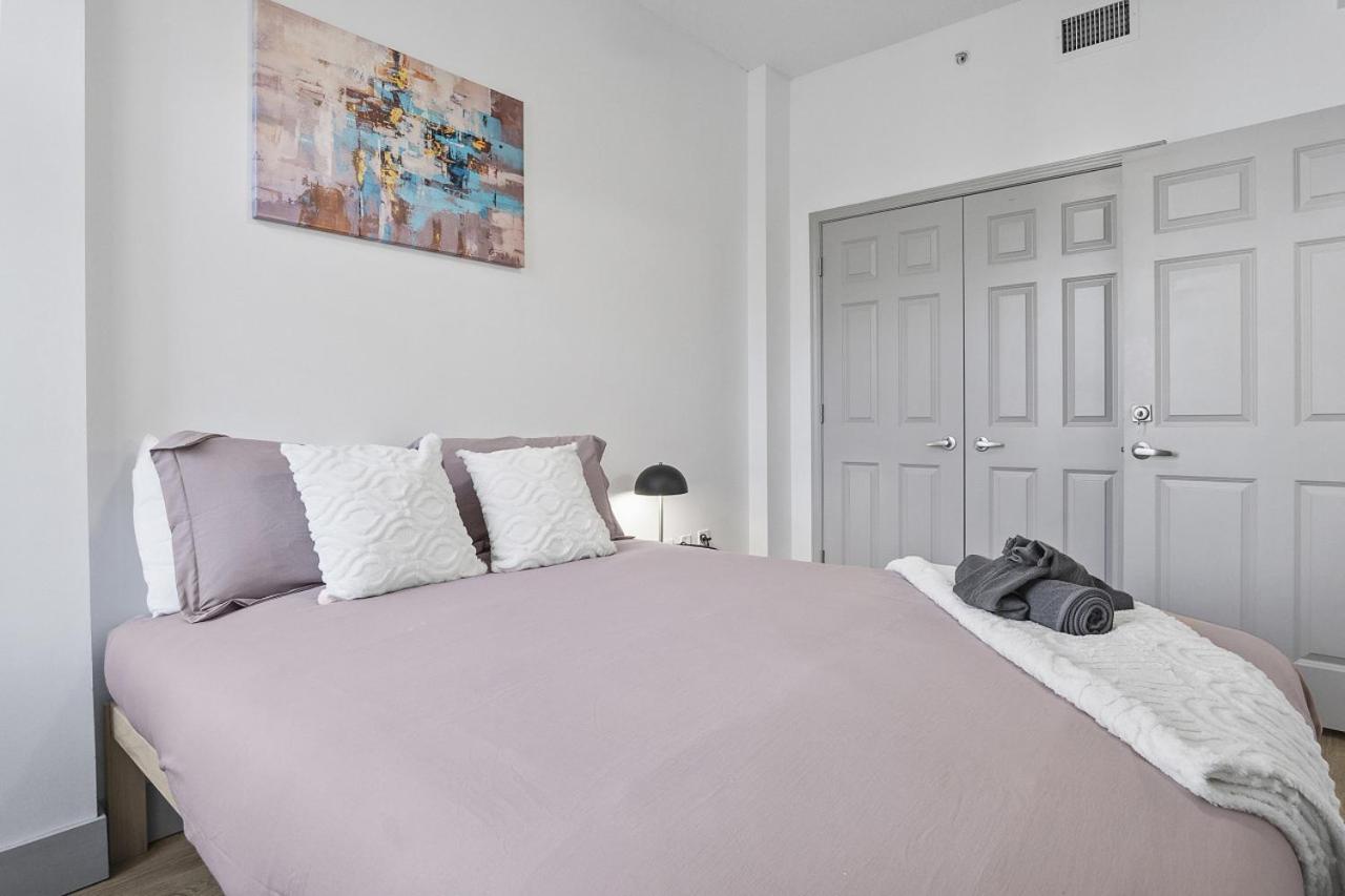 Cozy Urban Getaway - Free Parking, Gym, Stadium Apartment