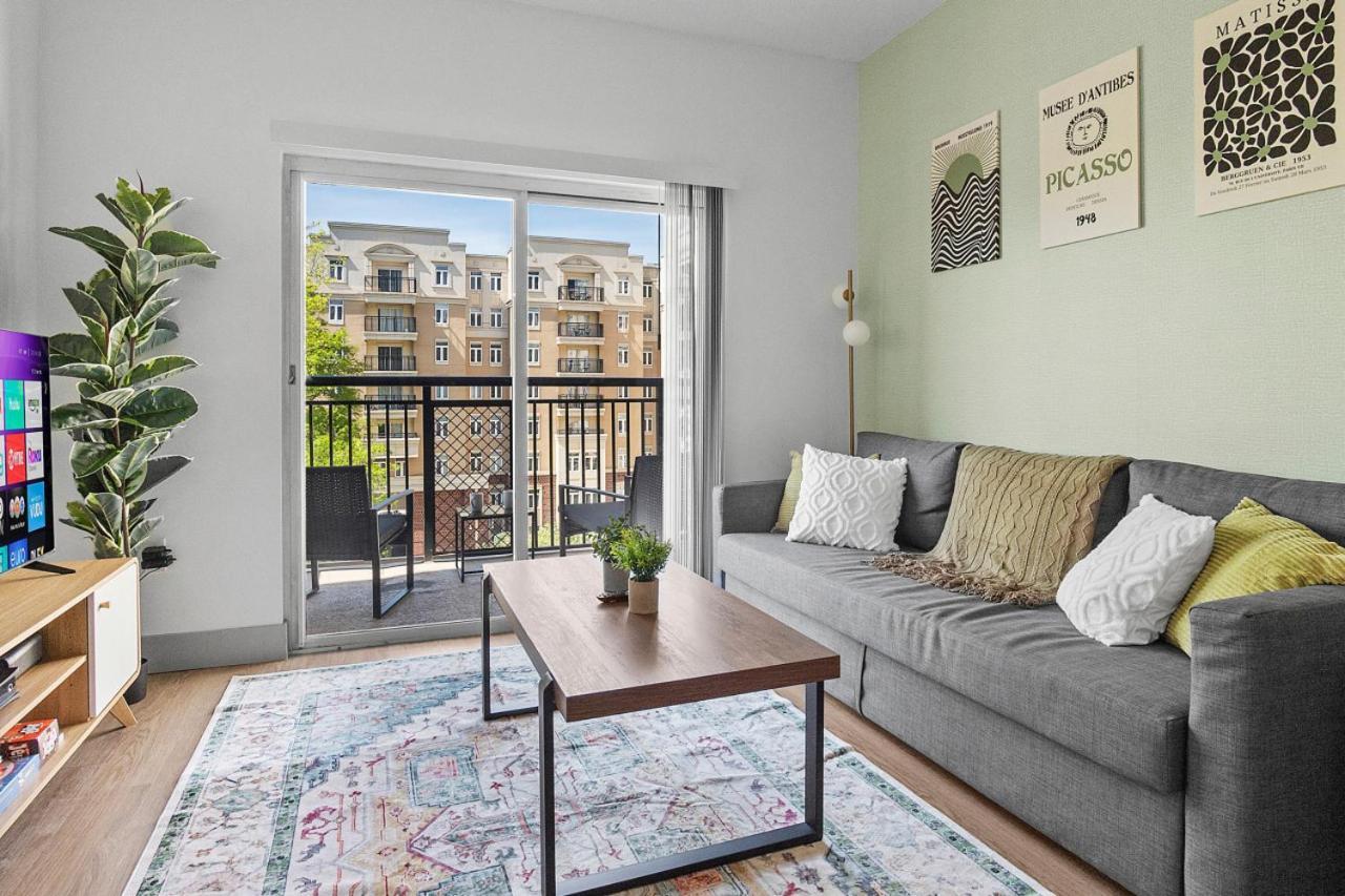 Cozy Urban Getaway - Free Parking, Gym, Stadium