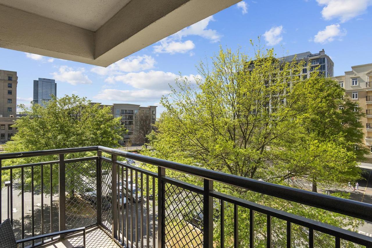 Apartment Cozy Urban Getaway - Free Parking, Gym, Stadium