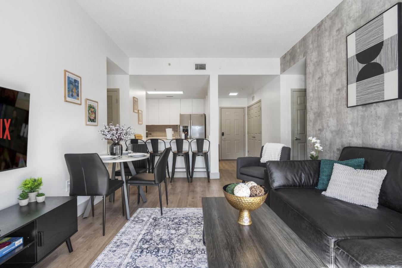 Modern Marvel - Free Parking, Gym, Near Stadium Apartment Charlotte