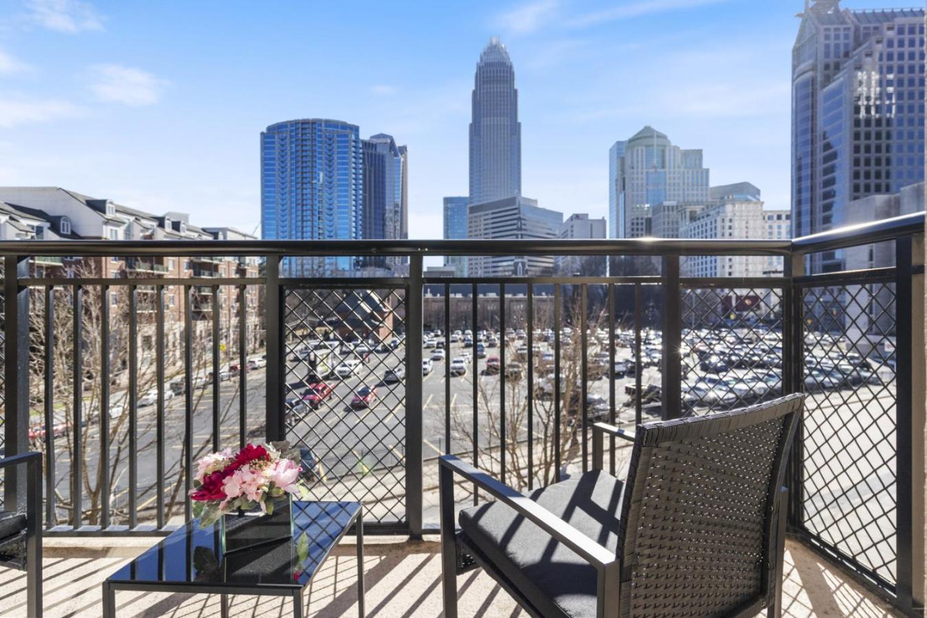 Modern Marvel - Free Parking, Gym, Near Stadium * Charlotte