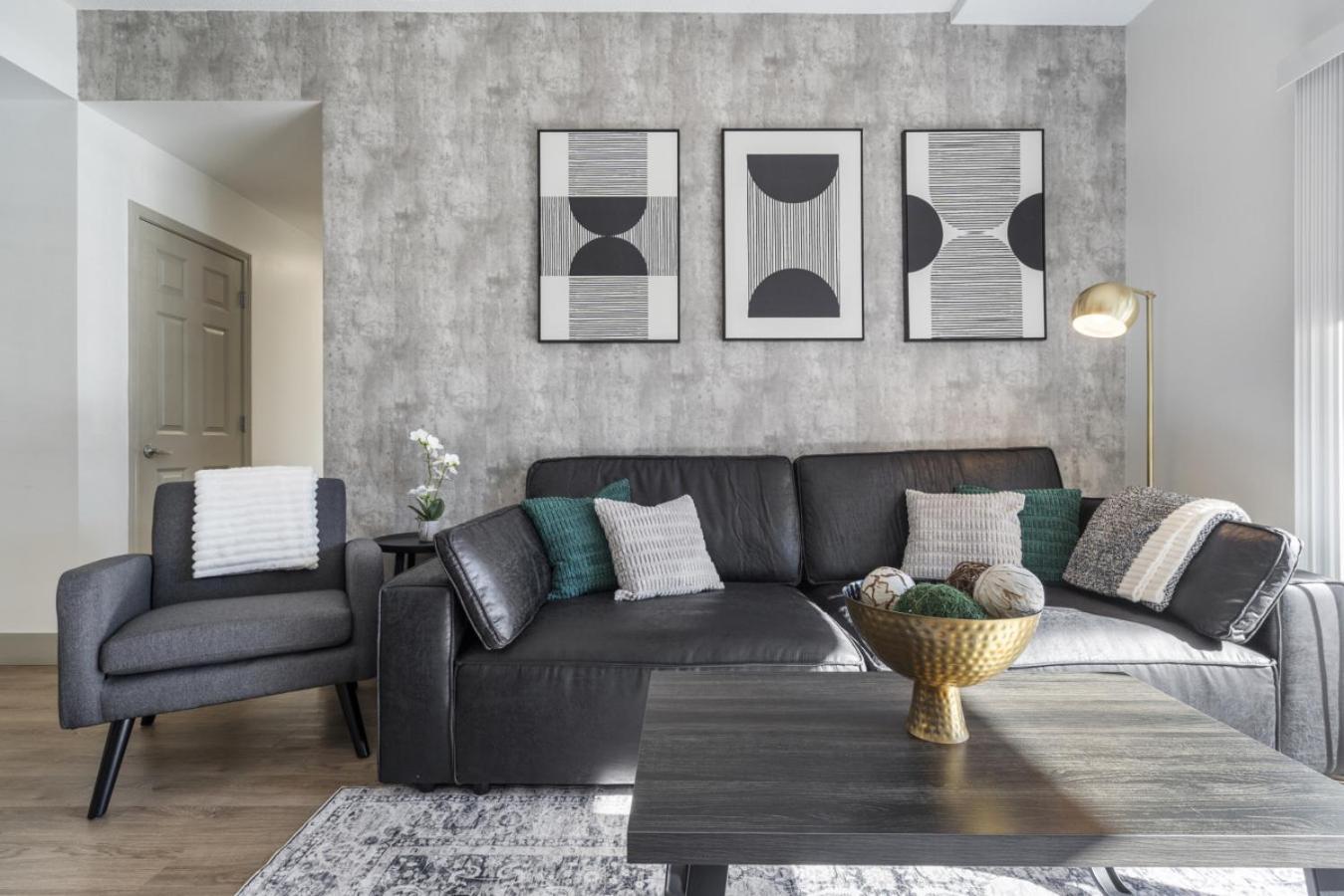 Modern Marvel - Free Parking, Gym, Near Stadium Apartment Charlotte