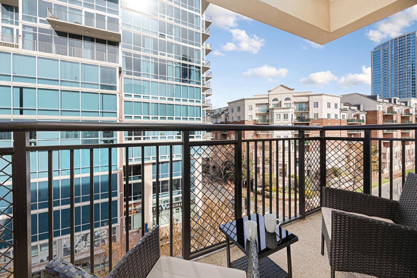The Panther - Luxury 3br - Free Parking - Views - Stadium - Gym Apartment *