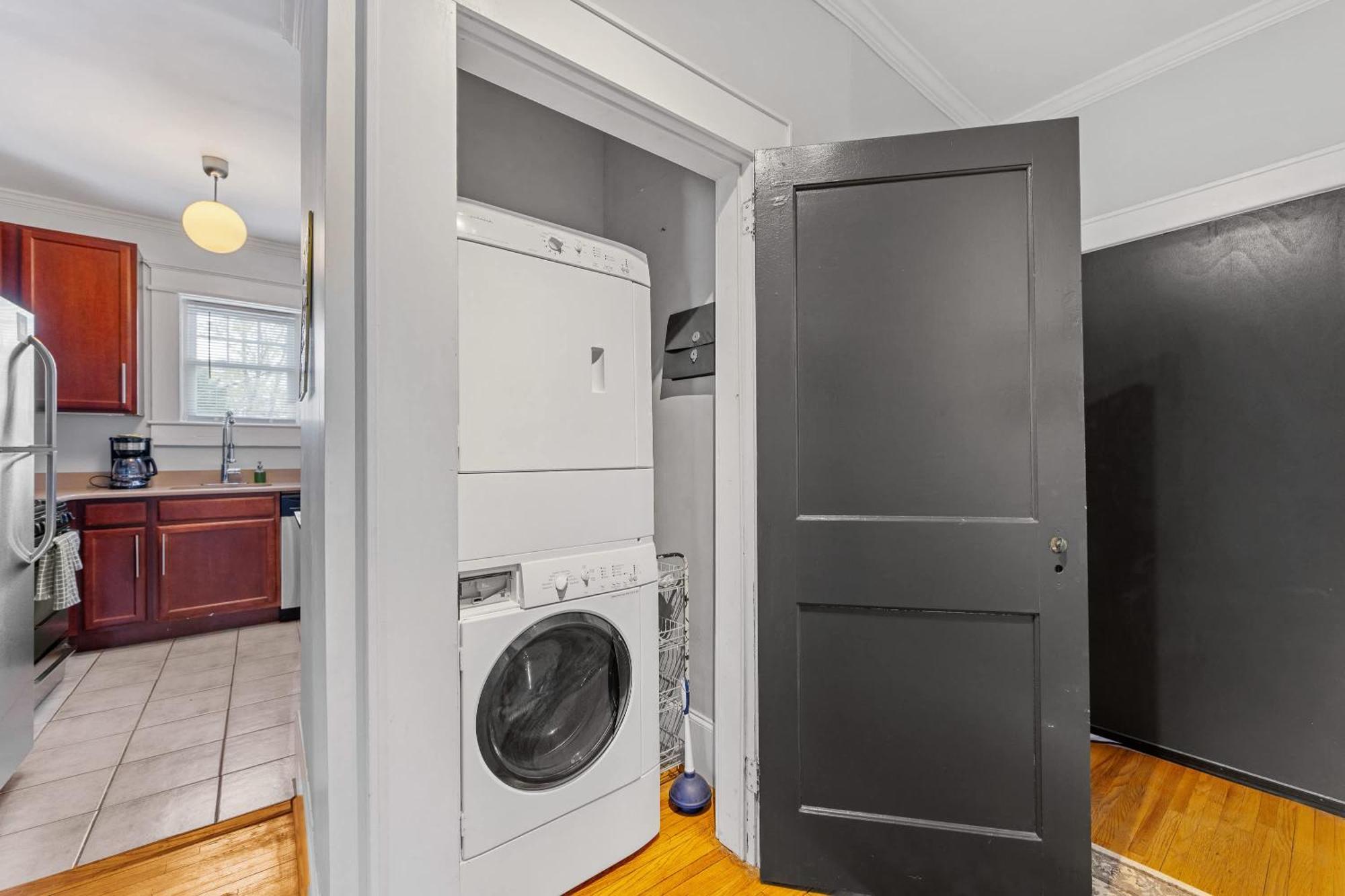 Bright And Restful 2br Near Uptown With Balcony Charlotte