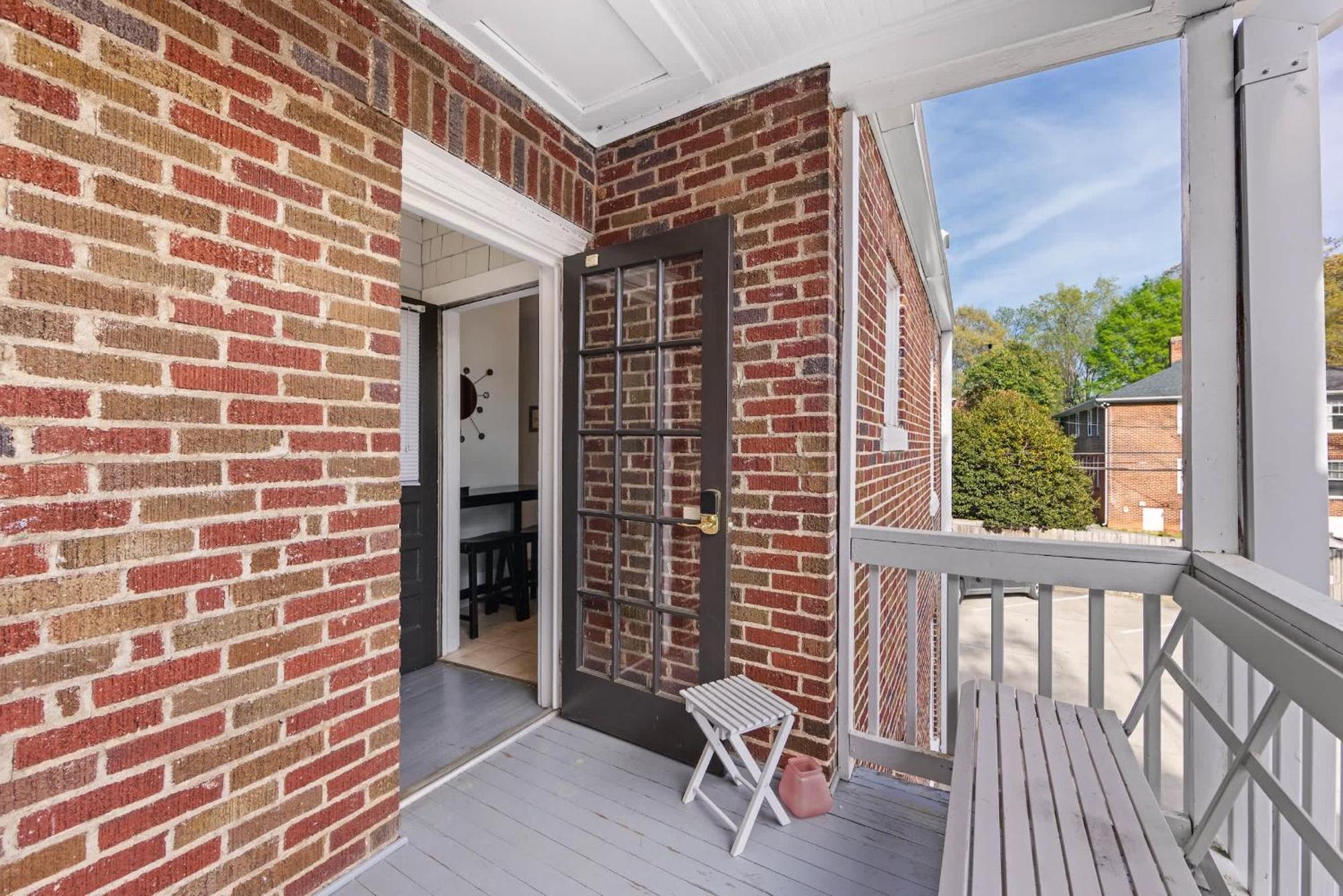 Bright And Restful 2br Near Uptown With Balcony * Charlotte