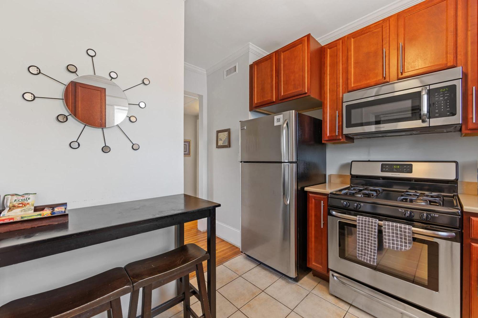 Bright And Restful 2br Near Uptown With Balcony Holiday home *
