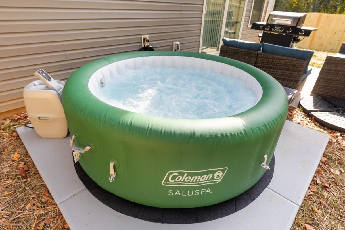 Perfect Getaway Prime Location Game And Hottub Charlotte