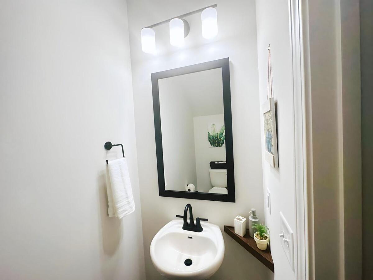 Perfect Getaway Prime Location Game And Hottub Holiday home Charlotte