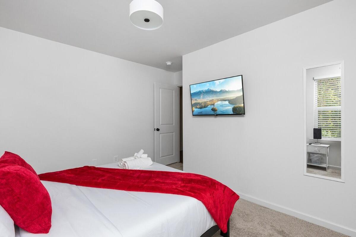Perfect Getaway Prime Location Game And Hottub Holiday home Charlotte