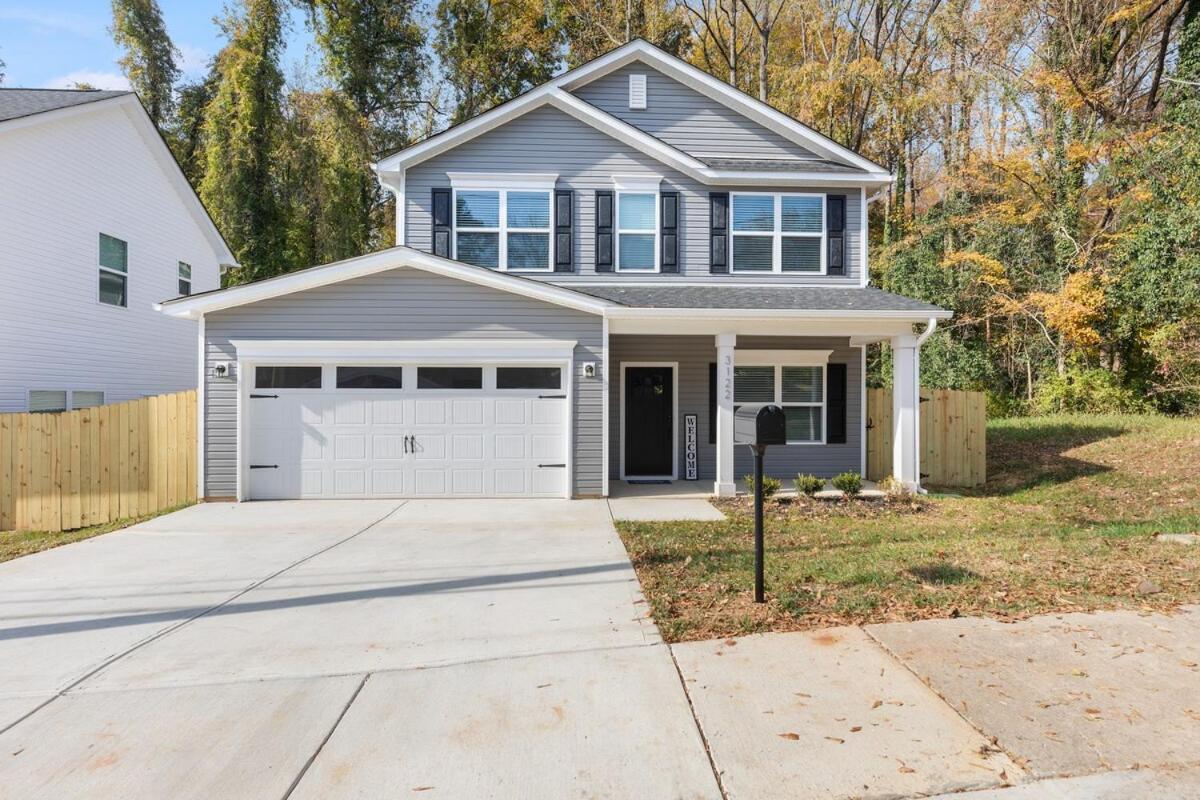 Perfect Getaway Prime Location Game And Hottub * Charlotte