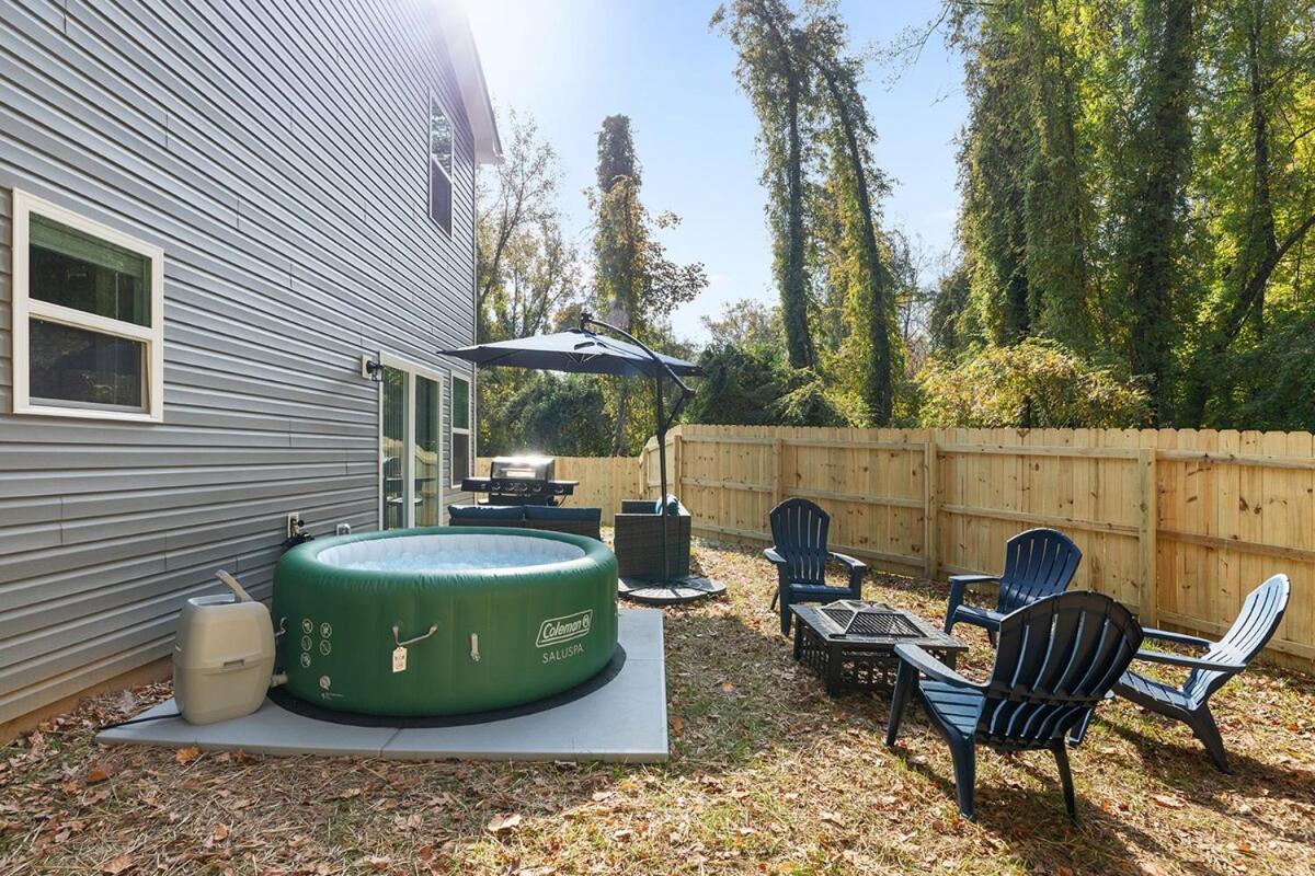 Perfect Getaway Prime Location Game And Hottub Holiday home Charlotte