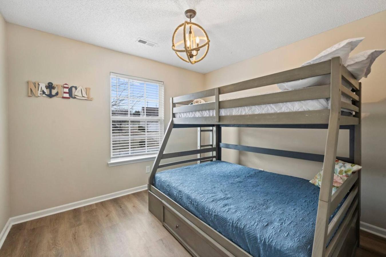 Holiday home 4br Cozy Retreat Charlotte