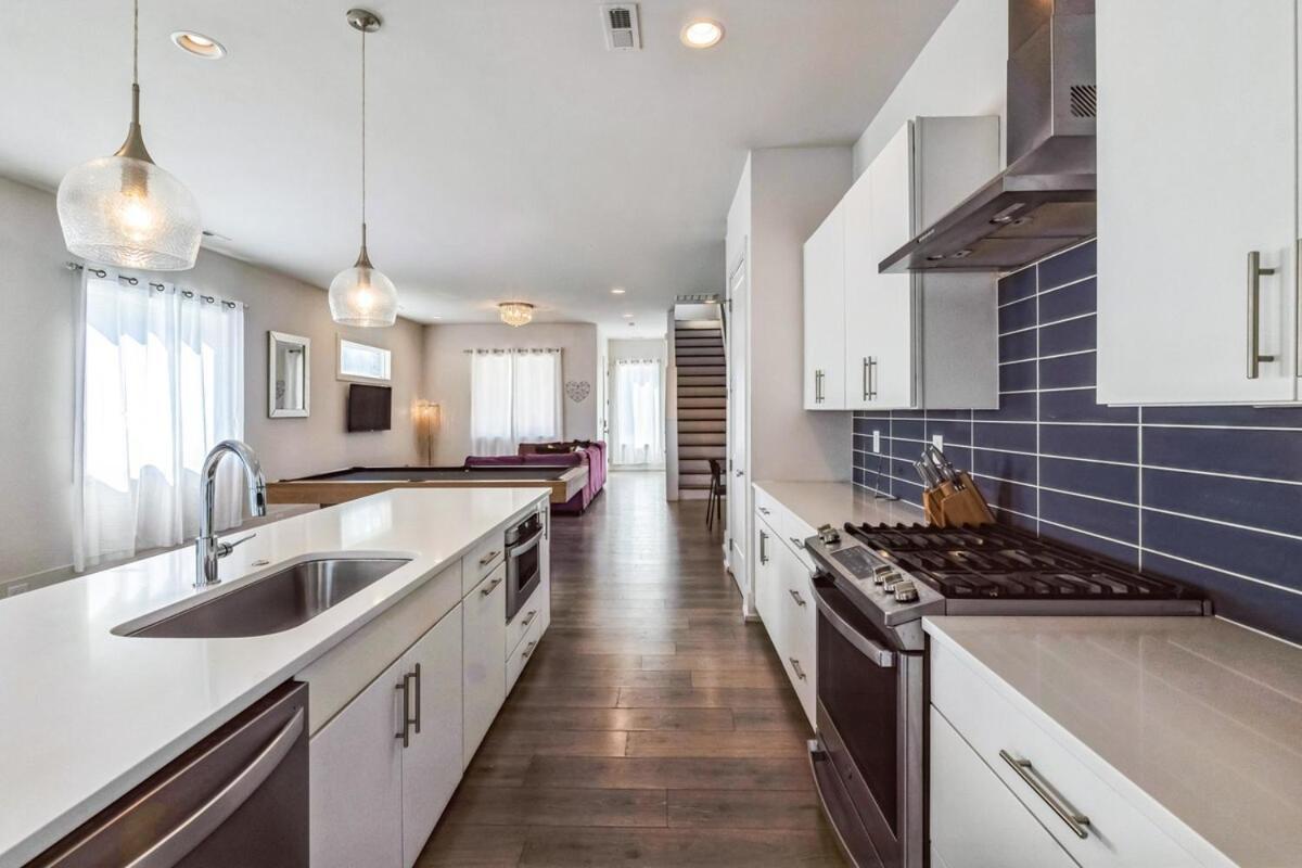 Pooltable-15 Mins To Uptown & Dt-king Bed!