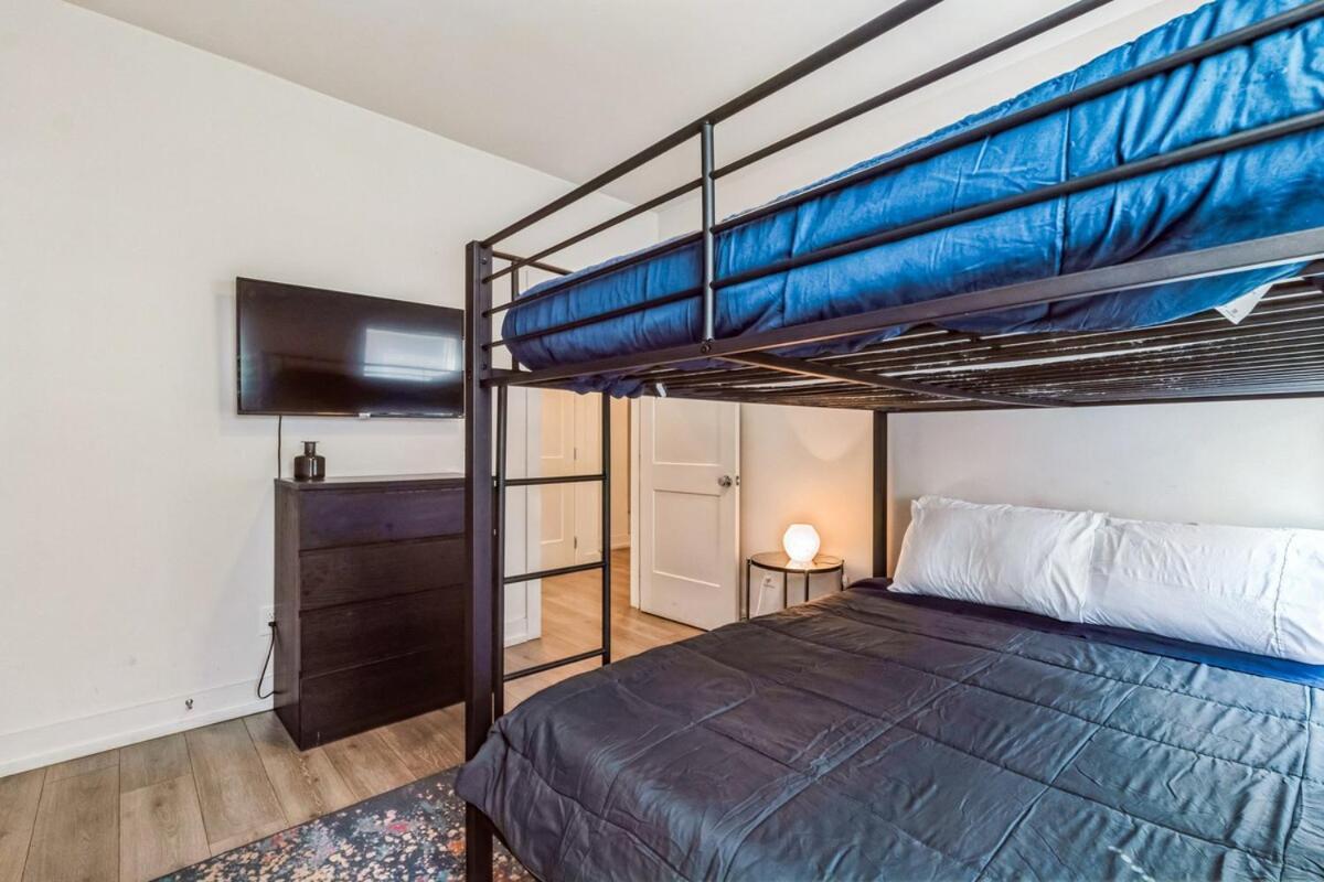 Pooltable-15 Mins To Uptown & Dt-king Bed! Holiday home *