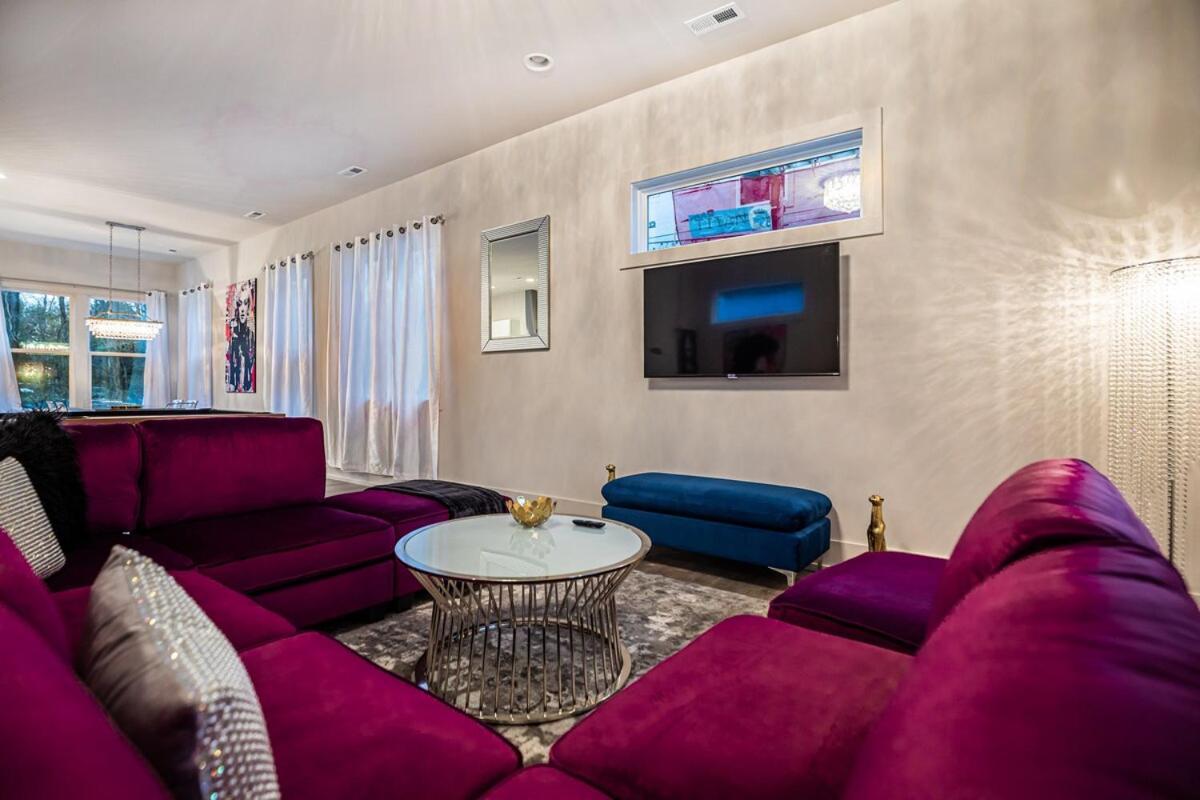 Pooltable-15 Mins To Uptown & Dt-king Bed!
