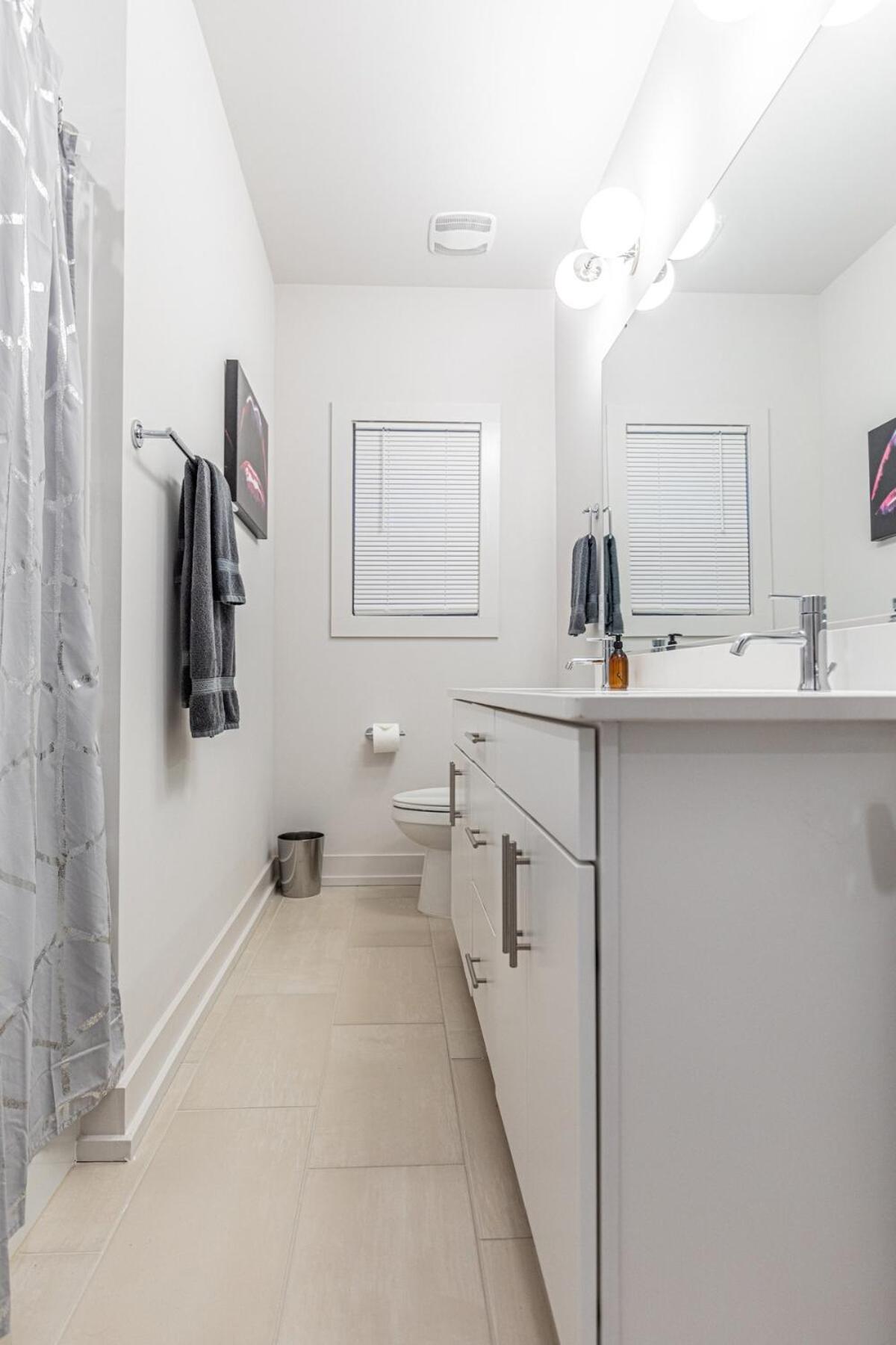 Holiday home Pooltable-15 Mins To Uptown & Dt-king Bed!