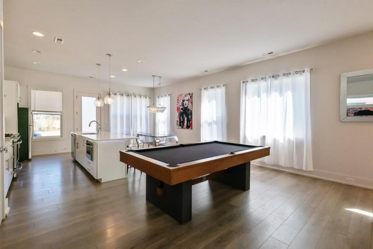 Pooltable-15 Mins To Uptown & Dt-king Bed! Holiday home